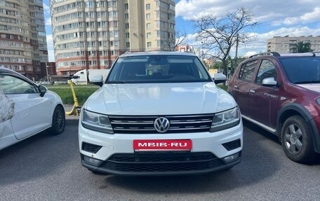 Volkswagen Tiguan II, 2018 год, 1 590 000 рублей, 2 фотография