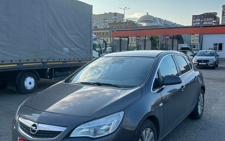 Opel Astra J, 2010 год, 700 000 рублей, 2 фотография