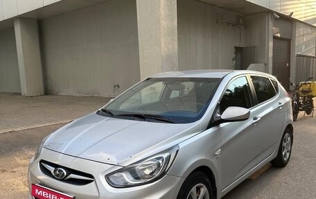 Hyundai Solaris II рестайлинг, 2014 год, 777 777 рублей, 4 фотография