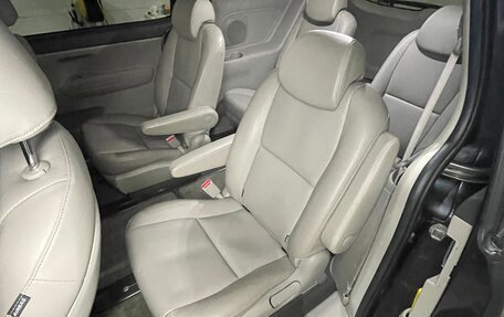 KIA Carnival III, 2017 год, 2 190 000 рублей, 7 фотография