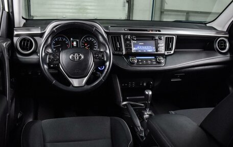 Toyota RAV4, 2016 год, 1 999 000 рублей, 6 фотография