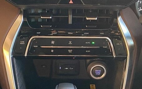 Toyota Harrier, 2022 год, 2 580 000 рублей, 20 фотография