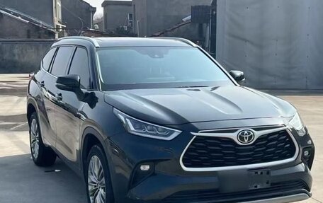 Toyota Highlander, 2022 год, 3 800 000 рублей, 1 фотография