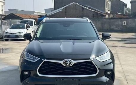 Toyota Highlander, 2022 год, 3 800 000 рублей, 2 фотография
