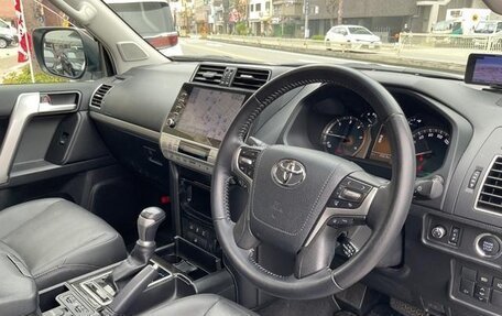 Toyota Land Cruiser Prado 150 рестайлинг 2, 2021 год, 3 482 000 рублей, 10 фотография