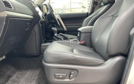 Toyota Land Cruiser Prado 150 рестайлинг 2, 2021 год, 3 482 000 рублей, 30 фотография