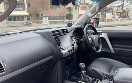 Toyota Land Cruiser Prado 150 рестайлинг 2, 2021 год, 3 482 000 рублей, 29 фотография