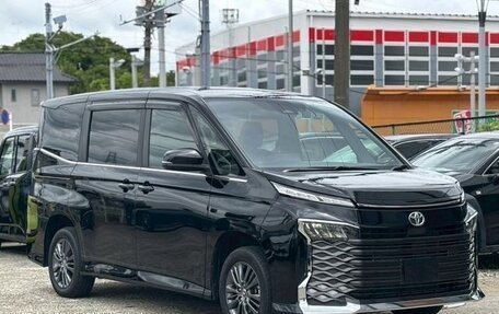 Toyota Voxy, 2022 год, 3 289 000 рублей, 1 фотография