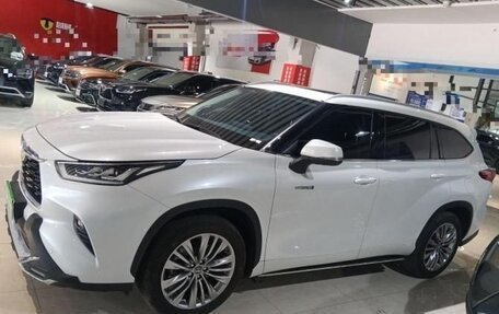 Toyota Highlander, 2022 год, 3 000 000 рублей, 3 фотография