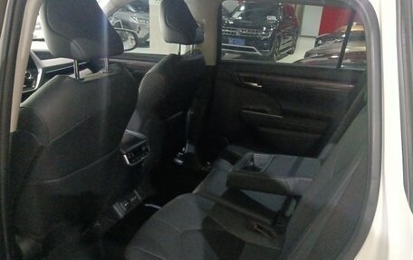 Toyota Highlander, 2022 год, 3 000 000 рублей, 4 фотография