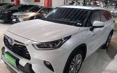 Toyota Highlander, 2022 год, 3 000 000 рублей, 6 фотография