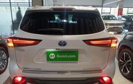 Toyota Highlander, 2022 год, 3 000 000 рублей, 5 фотография