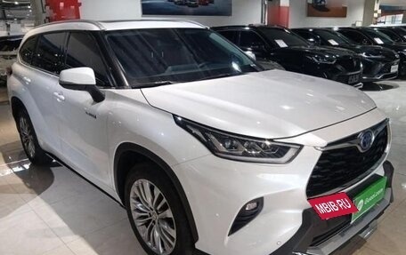 Toyota Highlander, 2022 год, 3 000 000 рублей, 2 фотография