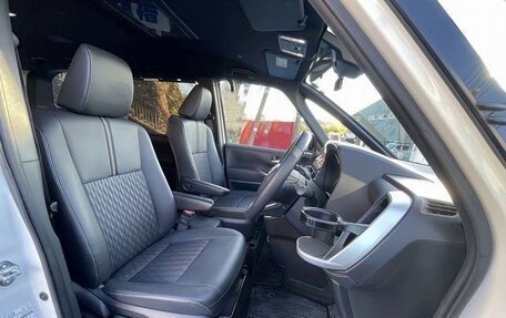 Toyota Noah, 2022 год, 3 583 000 рублей, 9 фотография