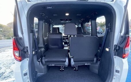 Toyota Noah, 2022 год, 3 583 000 рублей, 38 фотография