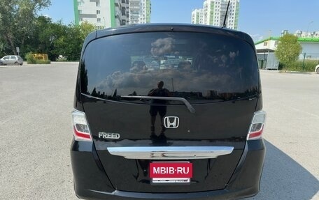Honda Freed I, 2013 год, 1 390 000 рублей, 5 фотография