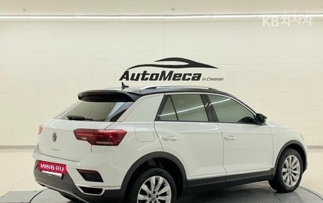 Volkswagen T-Roc I, 2021 год, 1 780 020 рублей, 2 фотография