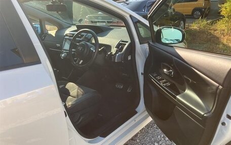 Toyota Prius Alpha I (ZVW40/41), 2020 год, 1 544 000 рублей, 9 фотография