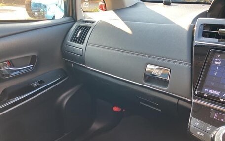 Toyota Prius Alpha I (ZVW40/41), 2020 год, 1 544 000 рублей, 30 фотография