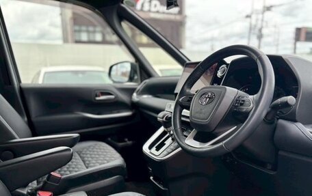 Toyota Voxy, 2022 год, 3 289 000 рублей, 9 фотография