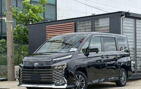 Toyota Voxy, 2022 год, 3 289 000 рублей, 3 фотография