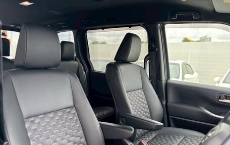 Toyota Voxy, 2022 год, 3 289 000 рублей, 33 фотография