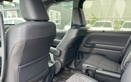Toyota Voxy, 2022 год, 3 289 000 рублей, 29 фотография