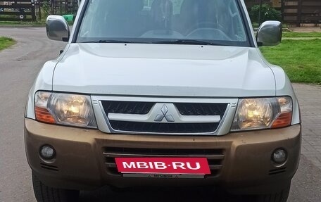 Mitsubishi Pajero III рестайлинг, 2005 год, 950 000 рублей, 2 фотография
