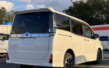 Toyota Voxy III, 2021 год, 2 048 000 рублей, 3 фотография