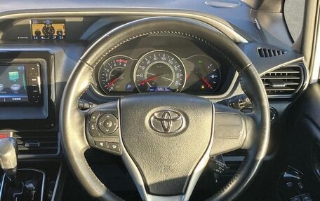 Toyota Voxy III, 2021 год, 2 048 000 рублей, 10 фотография