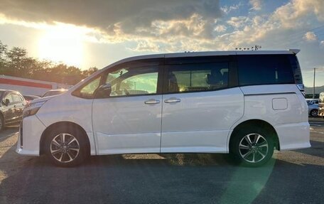 Toyota Voxy III, 2021 год, 2 048 000 рублей, 6 фотография