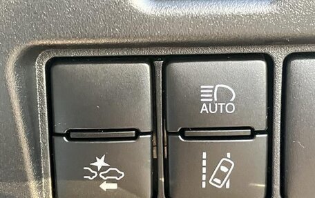 Toyota Voxy III, 2021 год, 2 048 000 рублей, 19 фотография