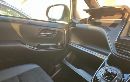 Toyota Voxy III, 2021 год, 2 048 000 рублей, 26 фотография