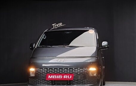 Hyundai Staria, 2022 год, 2 357 000 рублей, 2 фотография