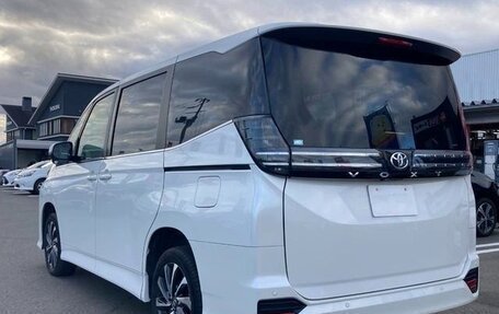 Toyota Voxy, 2022 год, 3 146 000 рублей, 5 фотография