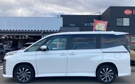 Toyota Voxy, 2022 год, 3 146 000 рублей, 4 фотография