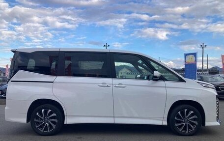 Toyota Voxy, 2022 год, 3 146 000 рублей, 8 фотография