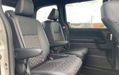 Toyota Voxy, 2022 год, 3 146 000 рублей, 30 фотография
