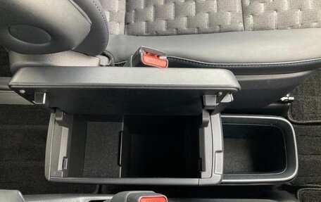 Toyota Voxy, 2022 год, 3 146 000 рублей, 25 фотография