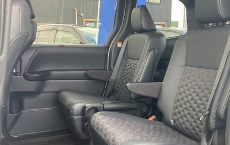 Toyota Voxy, 2022 год, 3 146 000 рублей, 29 фотография