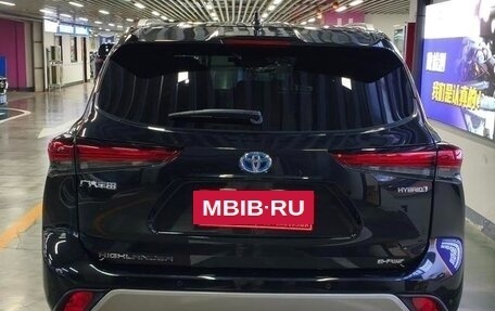 Toyota Highlander, 2022 год, 4 323 023 рублей, 3 фотография