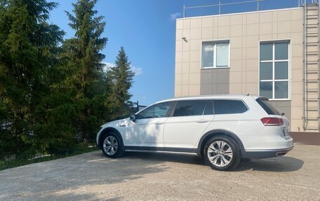 Volkswagen Passat B8 рестайлинг, 2018 год, 2 900 000 рублей, 12 фотография
