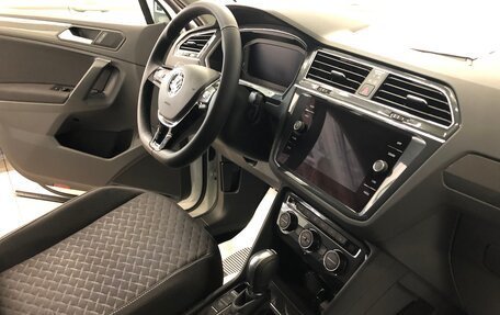 Volkswagen Tiguan II, 2019 год, 3 300 000 рублей, 5 фотография