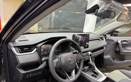 Toyota RAV4, 2025 год, 3 900 000 рублей, 24 фотография