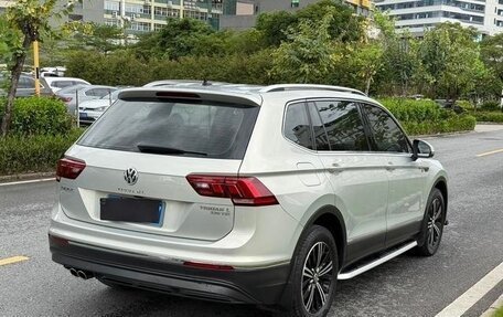 Volkswagen Tiguan II, 2021 год, 2 400 000 рублей, 3 фотография