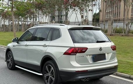 Volkswagen Tiguan II, 2021 год, 2 400 000 рублей, 4 фотография