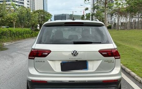 Volkswagen Tiguan II, 2021 год, 2 400 000 рублей, 6 фотография
