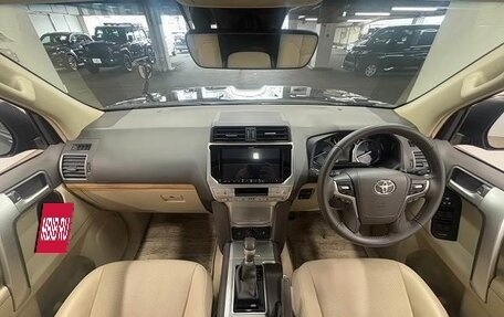 Toyota Land Cruiser Prado 150 рестайлинг 2, 2021 год, 3 390 000 рублей, 10 фотография