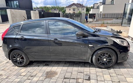 Hyundai Solaris II рестайлинг, 2014 год, 800 000 рублей, 2 фотография
