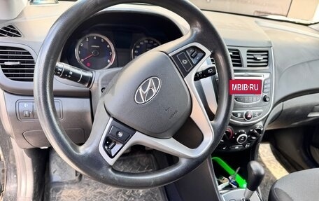 Hyundai Solaris II рестайлинг, 2014 год, 800 000 рублей, 10 фотография